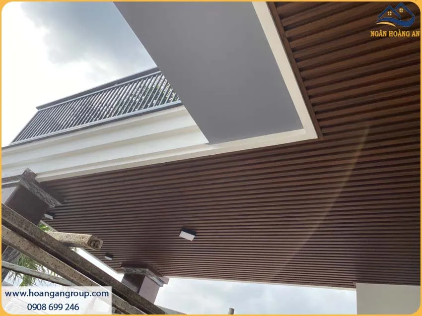 Tấm Nhựa Lam Sóng Kosmos Được Lắp Đặt Thời Thượng Cho Mái Che Tấm Nhựa Lam Sóng Kosmos Được Lắp Đặt Thời Thượng Cho Mái Che