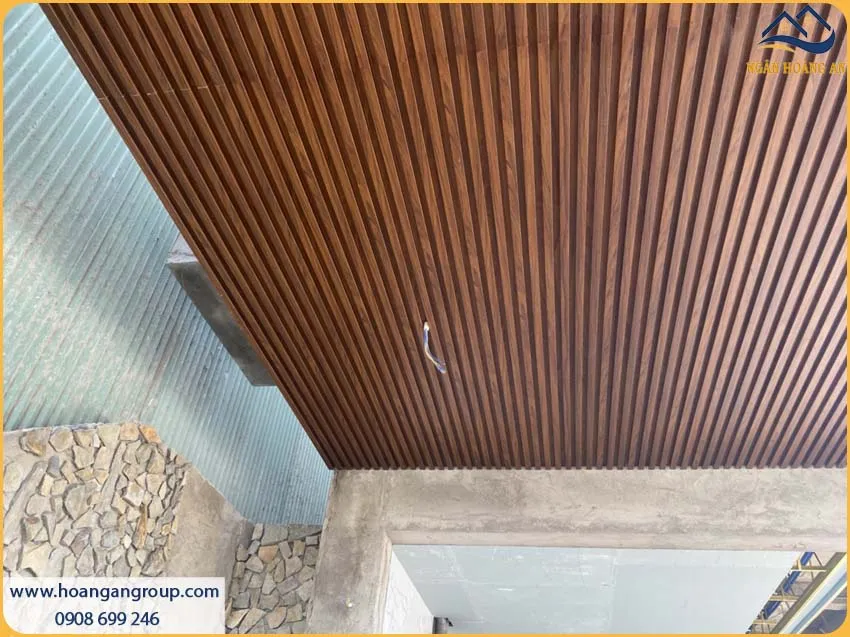 Ngân Hoàng An Là Đại Lý Thi Công Tấm Lam Sóng Giả Gỗ Uy Tín TPHCM
