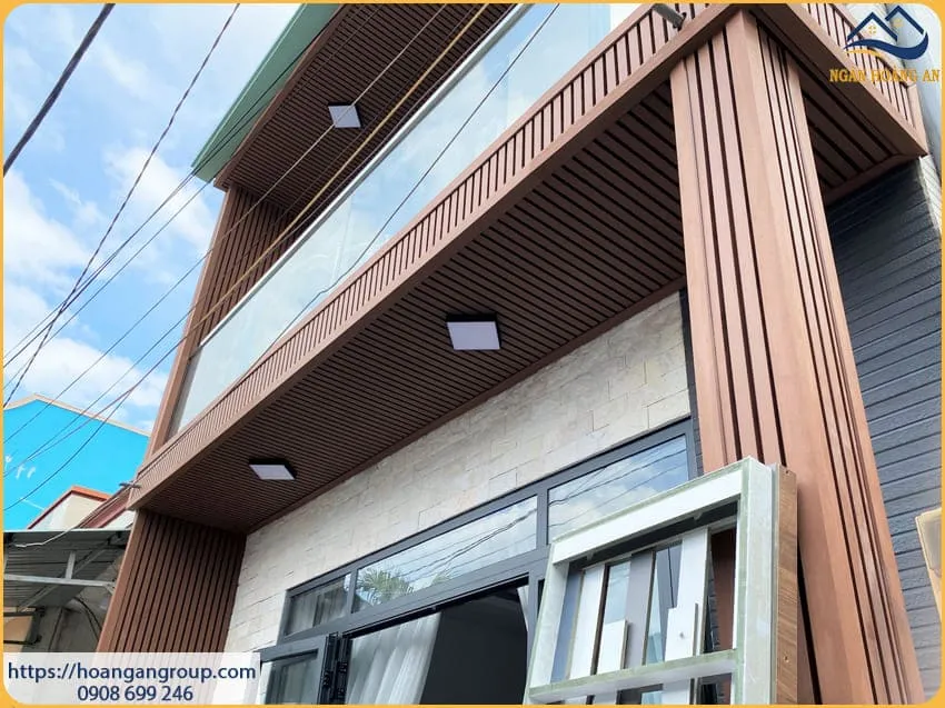 Ốp Trần Lam Sóng Gỗ Nhựa Ngoài Trời Cho Mái Hiên Nhà Tại Quận 10 TPHCM