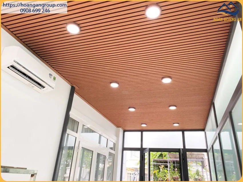 Ốp Trần Lam Sóng Gỗ Nhựa Ngoài Trời Tại Hóc Môn TPHCM