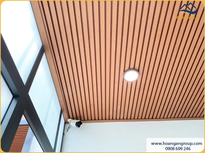 Ốp Trần Lam Sóng Ngoài Trời Light Wood Cho Nhà Ở Ốp Trần Lam Sóng Ngoài Trời Light Wood Cho Nhà Ở