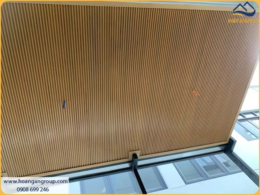 Thi Công Ốp Trần Lam Sóng Hobiwood 8SASA 002 Tạo Nên Sự Sang Trọng Thi Công Ốp Trần Lam Sóng Hobiwood 8SASA 002 Tạo Nên Sự Sang Trọng