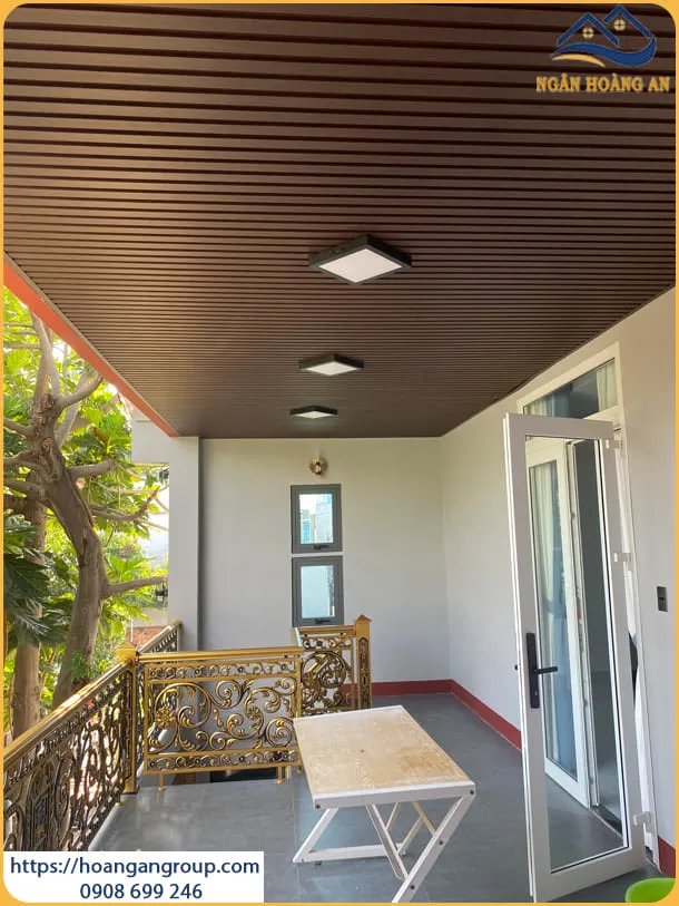 Ốp Trần Lam Sóng Nhựa Giả Gỗ Cho Nhà Phố Tại Quận 10 TPHCM Ốp Trần Lam Sóng Nhựa Giả Gỗ Cho Nhà Phố Tại Quận 10 TPHCM