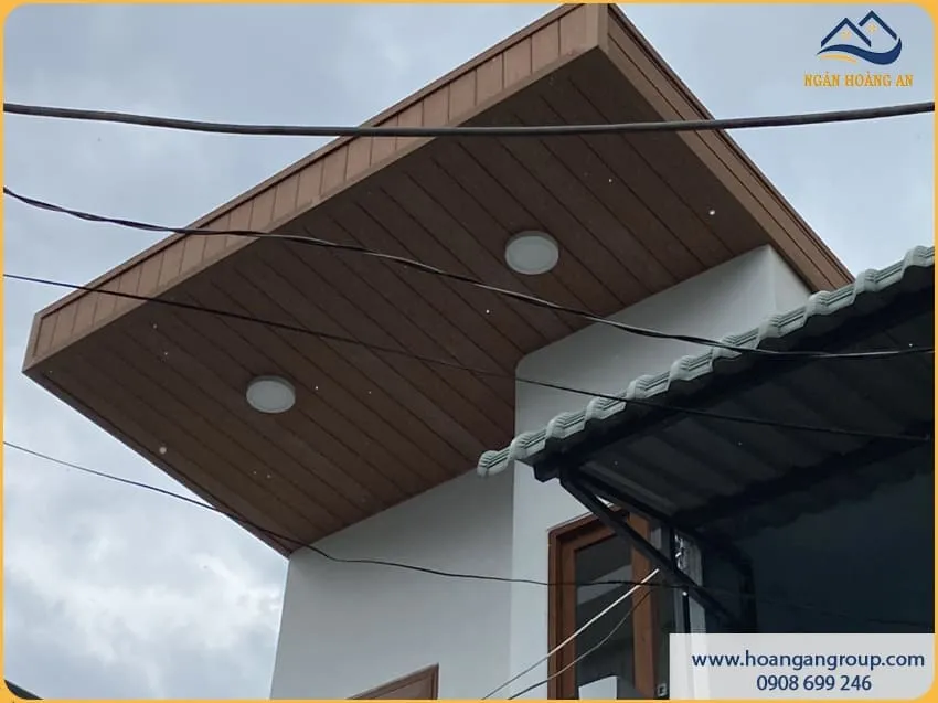 Ốp Trần Mái Hiên Bằng Tấm Gỗ Nhựa Kosmos
