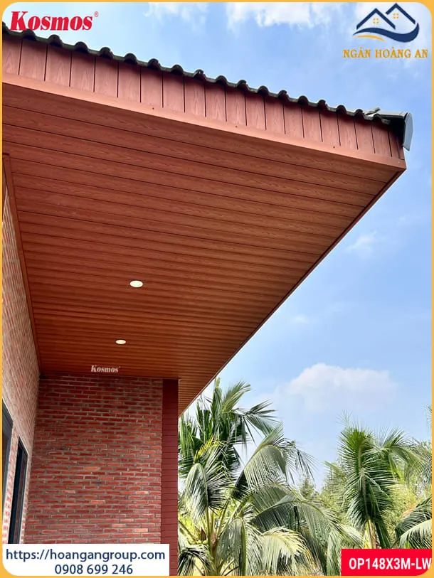 Ốp Trần Mái Hiên Bằng Tấm Ốp Gỗ Nhựa Cho Homestay Tại Nhơn Trạch Đồng Nai
