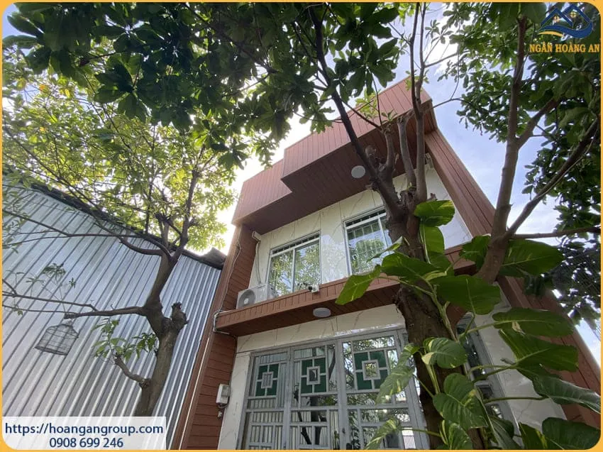 Ốp Trần Mặt Tiền Bằng Tấm Ốp Gỗ Nhựa Tại Nhơn Trạch Đồng Nai