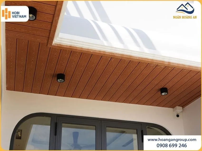 Ốp Trần Ngoài Trời Bằng Tấm Ốp Gỗ Nhựa Uy Tín