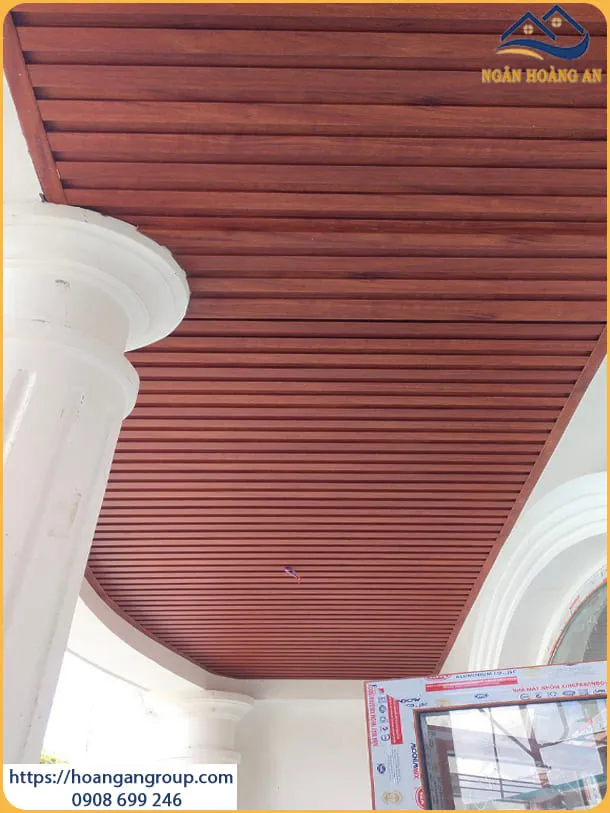 Ốp Trần Nhựa Lam Sóng Giả Gỗ Tại Bình Tân TPHCM