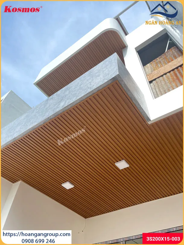 Ốp Trần Nhựa Lam Sóng Giả Gỗ Tại Quận 3 TPHCM