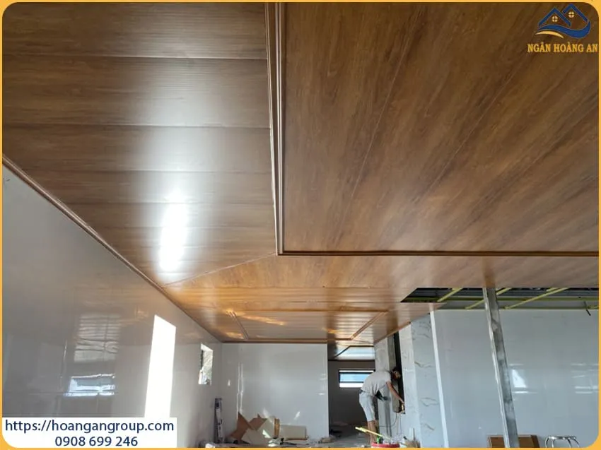 Ốp Trần Nhựa Nano Giả Gỗ Cho Nhà Ở Tại Quận 2 TPHCM