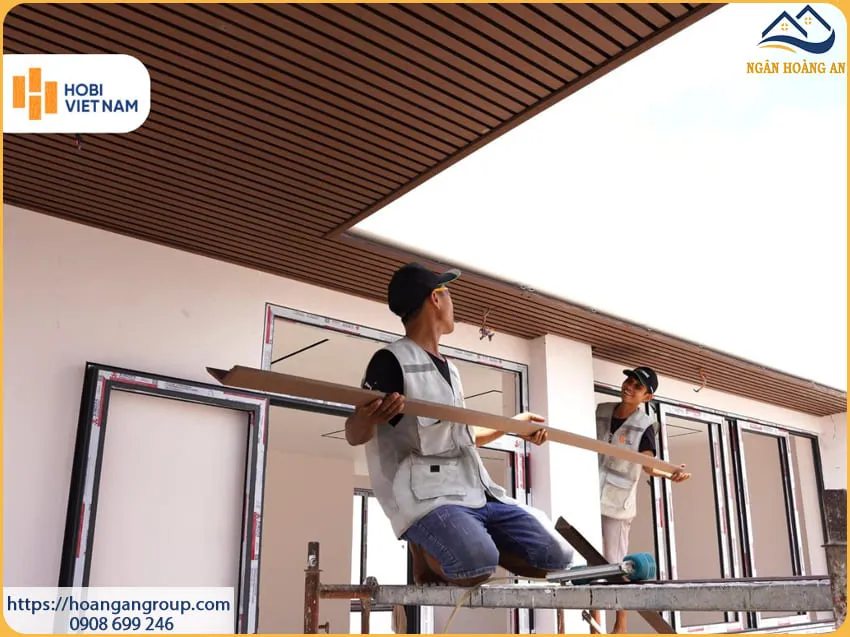 Ốp Trần Tấm Ốp Lam Sóng Gỗ Nhựa Ngoài Trời Tại Quận 11 TPHCM