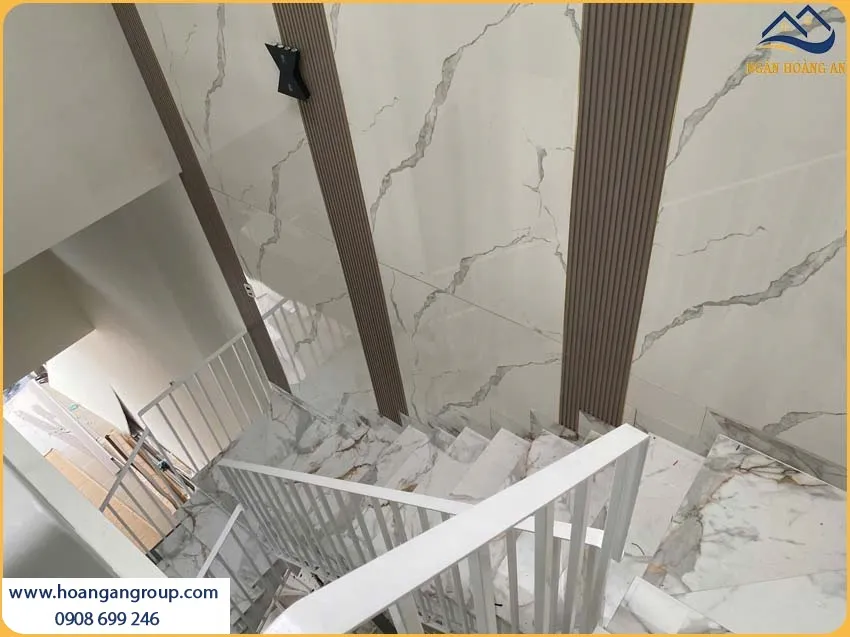 Thi Công Ốp Tường PVC Giả Đá Kết Hợp Lam Sóng Sự Kết Hợp Độc Đáo Thi Công Ốp Tường PVC Giả Đá Kết Hợp Lam Sóng Sự Kết Hợp Độc Đáo