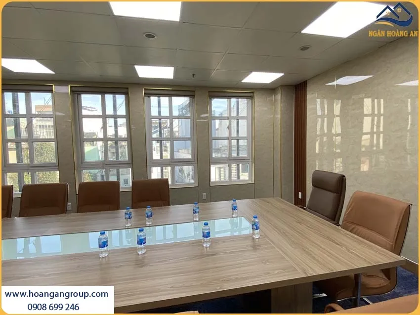 Thi Công Ốp Tường Tấm PVC Nhựa Giả Đá Sang Trọng Cho Phòng Họp
