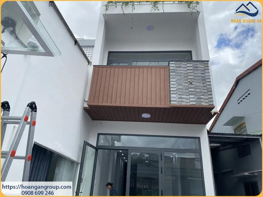 Ốp Tường Gỗ Nhựa Ngoài Trời Cho Mặt Tiền Nhà Tại Quận 6 TPHCM