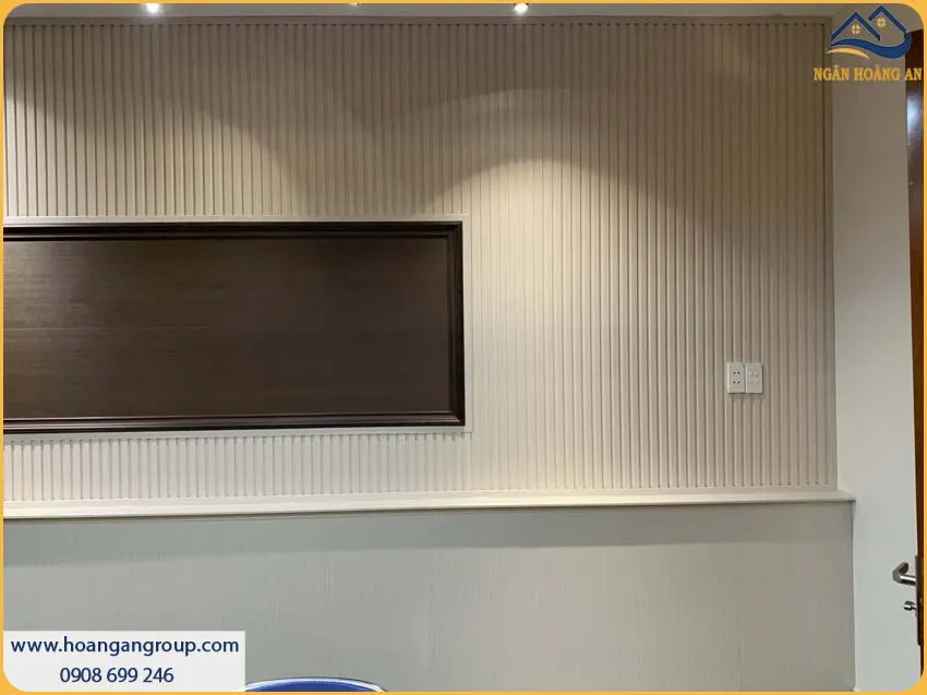 Phòng Khách Được Ốp Tường Bằng Lam Sóng Thấp Kosmos 4S150X9-005