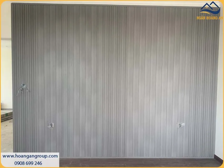 Thi Công Tấm Nhựa Lam Sóng Thấp Kosmos Cho Tường Nhà