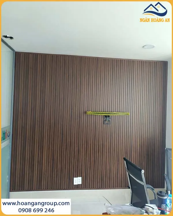 Vách Ốp Đẹp Hơn Với Lam Sóng Giả Gỗ Galawood L4S-901