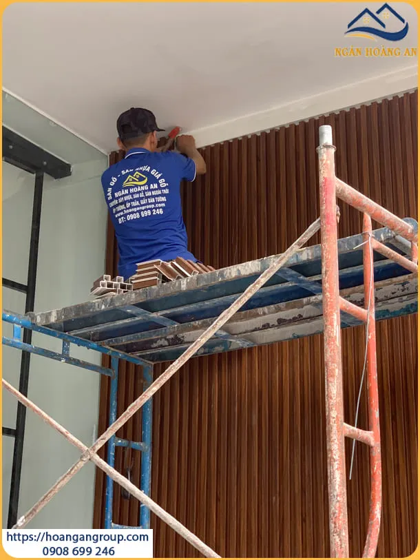 Ốp Tường Lam Sóng Nhựa Giả Gỗ Tại Quận 12 TPHCM
