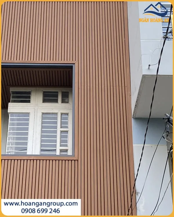 Ốp Tường Ngoại Thất Lam Sóng Kosmos Màu Light Wood