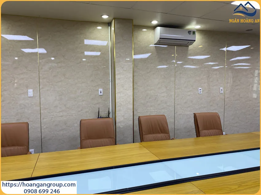 Ốp Tường Nhựa Giả Đá Cho Phòng Họp Tại Nhà Bè TPHCM