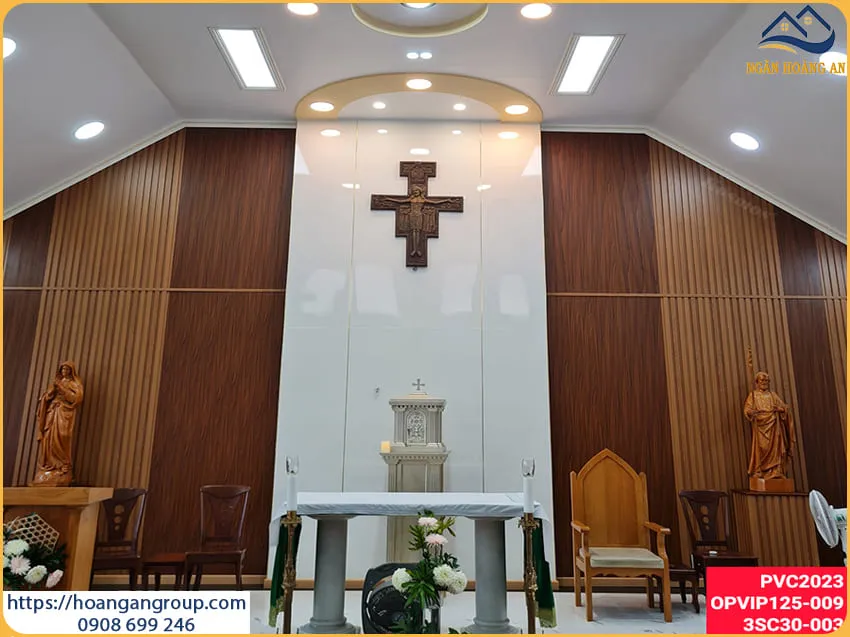 Ốp Tường Nhựa Giả Gỗ Cho Cung Thánh Tại Long Thành Đồng Nai
