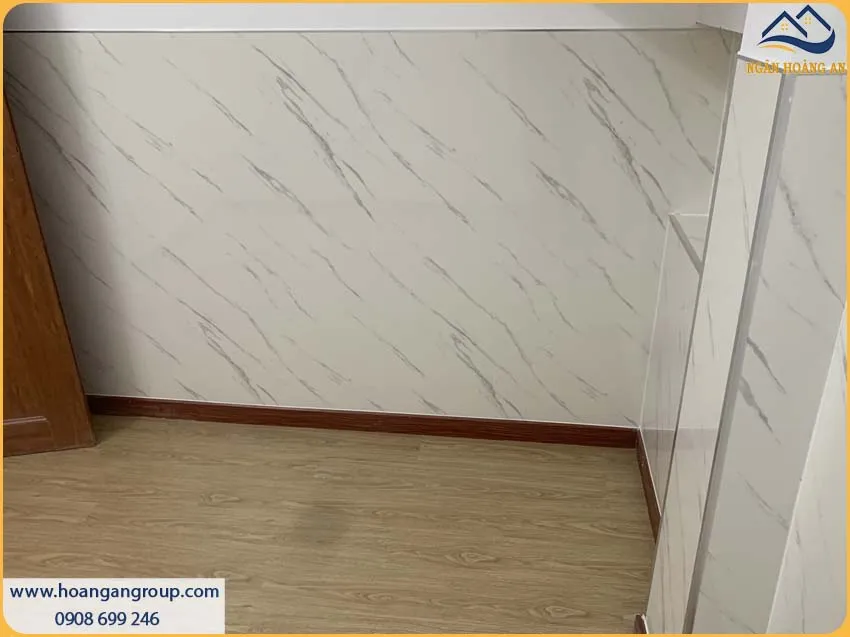 Tường Phòng Khách Được Ốp Tường Tỉ Mỉ Bởi Tấm Nhựa PVC Giả Đá Tường Phòng Khách Được Ốp Tường Tỉ Mỉ Bởi Tấm Nhựa PVC Giả Đá
