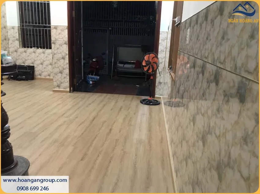 Thi Công Ốp Tường Lamri Tấm PVC Nhựa Giả Đá Chắc Chắn Cho Không Gian
