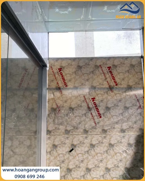 Thi Công Tấm PVC Giả Đá Kosmos Không Bám Bụi, Dễ Lau Chùi Thi Công Tấm PVC Giả Đá Kosmos Không Bám Bụi, Dễ Lau Chùi