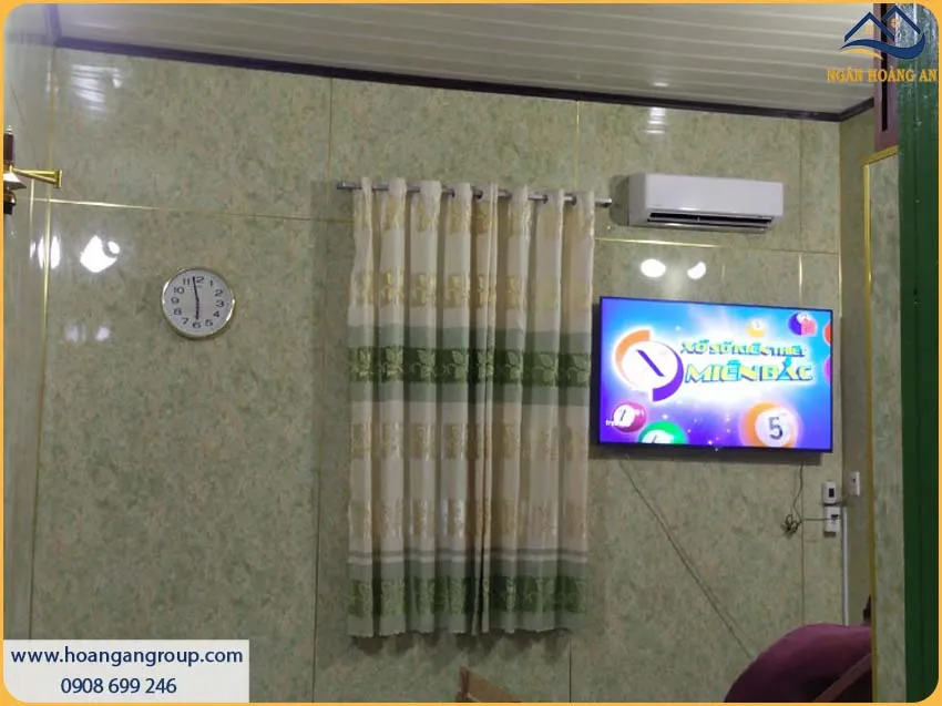 Phòng Khách Được Ốp Tường Bằng Tấm Nhựa PVC Giả Đá Đẹp Và Thu Hút Phòng Khách Được Ốp Tường Bằng Tấm Nhựa PVC Giả Đá Đẹp Và Thu Hút