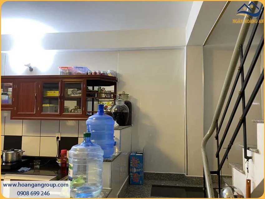 Thi Công Ốp Tường PVC Trắng Trơn Kosmos Chống Cháy Lan, An Toàn