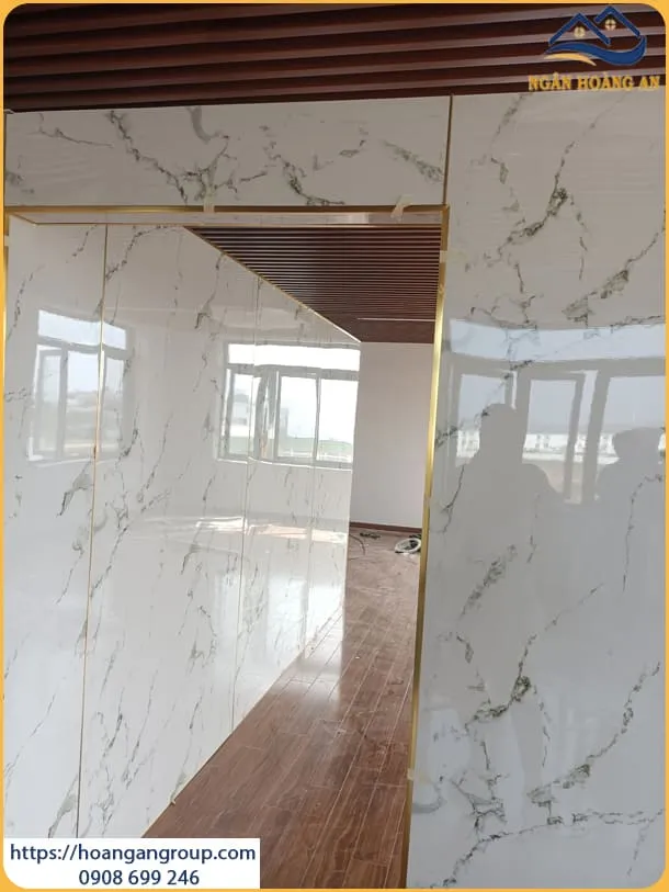 Ốp Tường Tấm Nhựa Giả Gỗ Cho Văn Phòng Tại Củ Chi TPHCM