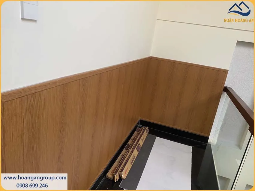 Tường Cầu Thang Được Ốp Tường Bằng Nano Giả Gỗ Iwood