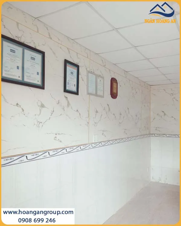Văn Phòng Được Ốp Tường Bằng Tấm Nhựa PVC Giả Đá Đẹp Và Thu Hút Văn Phòng Được Ốp Tường Bằng Tấm Nhựa PVC Giả Đá Đẹp Và Thu Hút