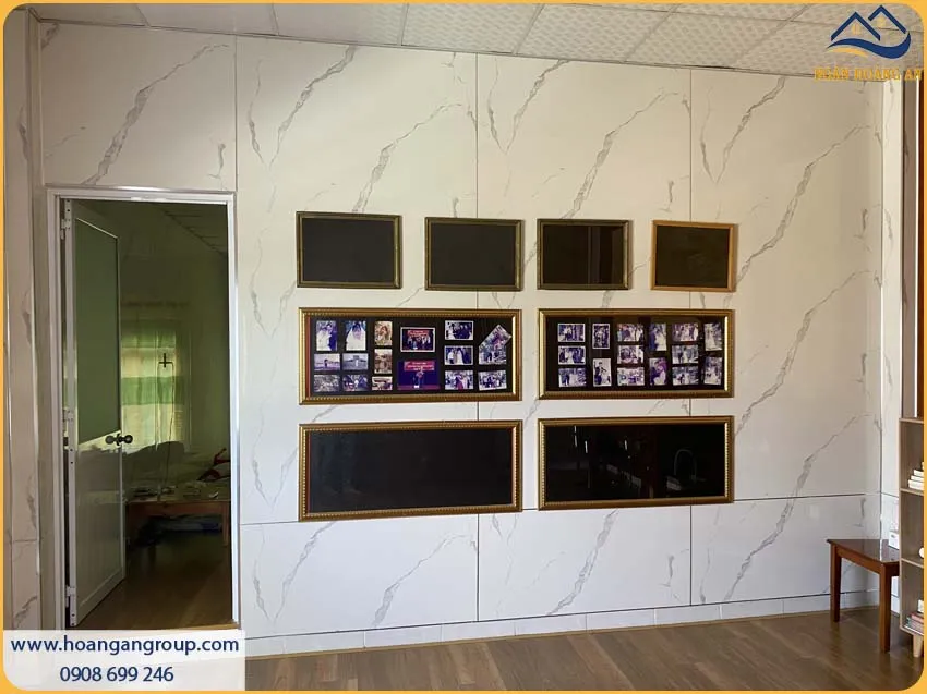 Tường Nhà Được Ốp Bởi Tấm PVC Nhựa Giả Đá Kosmos Độc Đáo