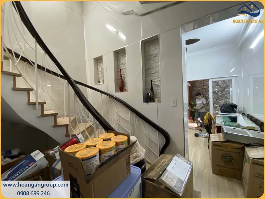 Thi Công Tấm PVC Trắng Trơn Kosmos Không Bám Bụi, Dễ Lau Chùi
