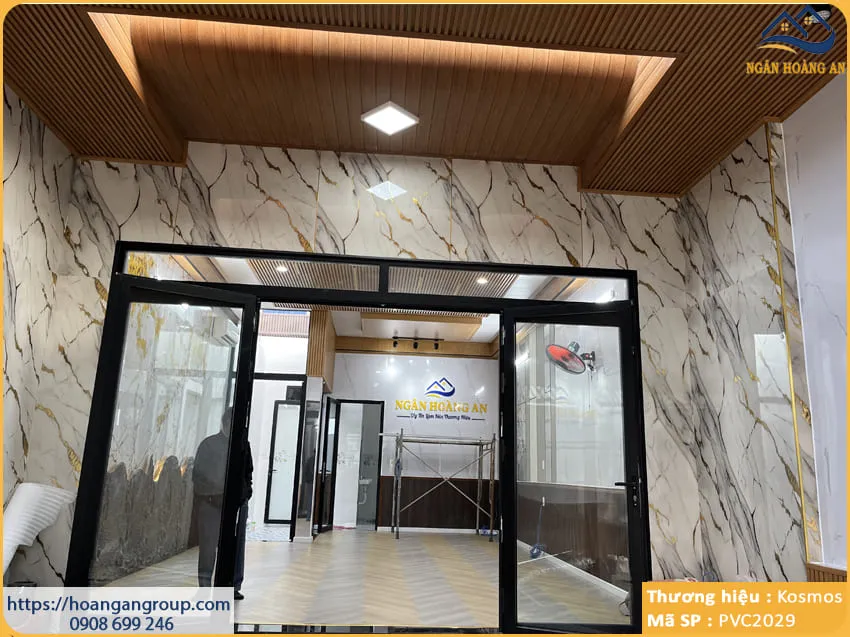Ốp Tường Nhựa PVC Giả Đá Mable Vân Mây Dát Vàng Kosmos PVC2029 Tại Long Thành Ốp Tường Nhựa PVC Giả Đá Mable Vân Mây Dát Vàng Kosmos PVC2029 Tại Long Thành