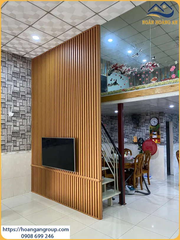 Ốp Vách Ngăn Nhựa Lam Sóng Giả Gỗ Tại Phú Nhuận TPHCM