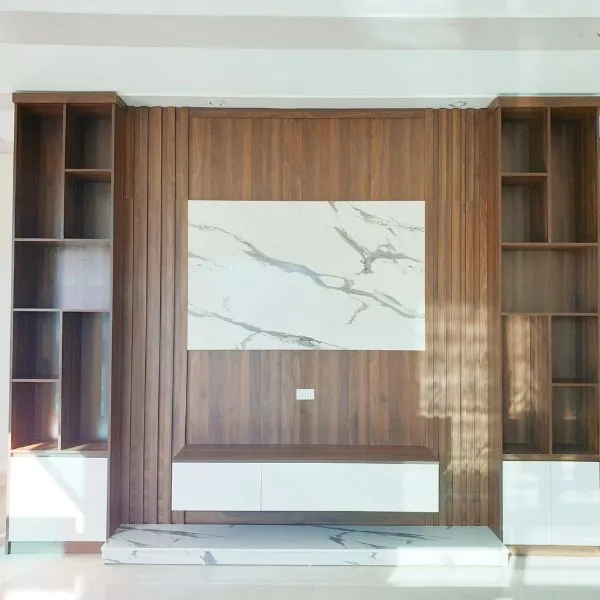 Vách Tivi Tấm Nhựa Ốp Tường PVC Giả Đá Và Tấm Ốp Nano Giả Gỗ Vách Tivi Tấm Nhựa Ốp Tường PVC Giả Đá Và Tấm Ốp Nano Giả Gỗ