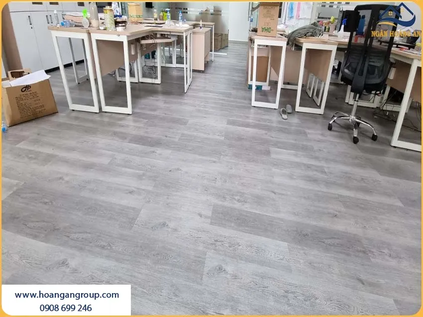 Thi Công Sàn Nhựa Giả Gỗ Độ Bền Lên Đến 15 Năm