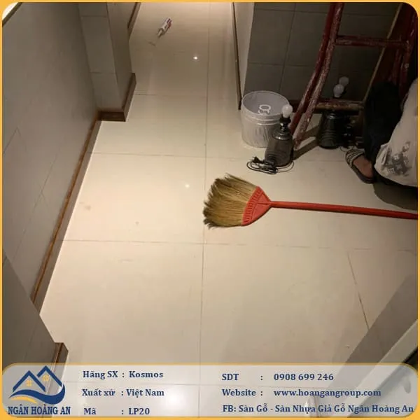 Thi Công Len Chân Tường Nhựa Giả Gỗ Kosmos LP20 Tại Quận 1 TPHCM Thi Công Len Chân Tường Nhựa Giả Gỗ Kosmos LP20 Tại Quận 1 TPHCM
