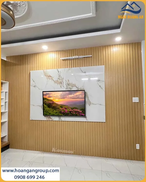 Mẫu Vách Tivi Cao Cấp Với PVC Giả Đá Và Lam Sóng Giả Gỗ