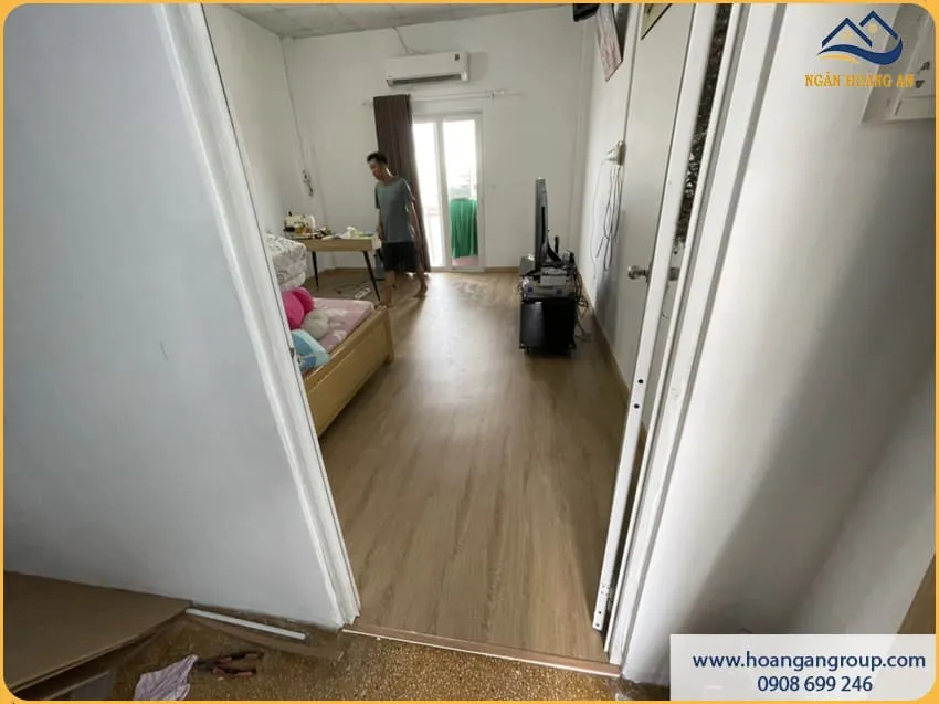 Phòng Ngủ Gọn Gàng Với Sàn Nhựa Hèm Khoá Phòng Ngủ Gọn Gàng Với Sàn Nhựa Hèm Khoá
