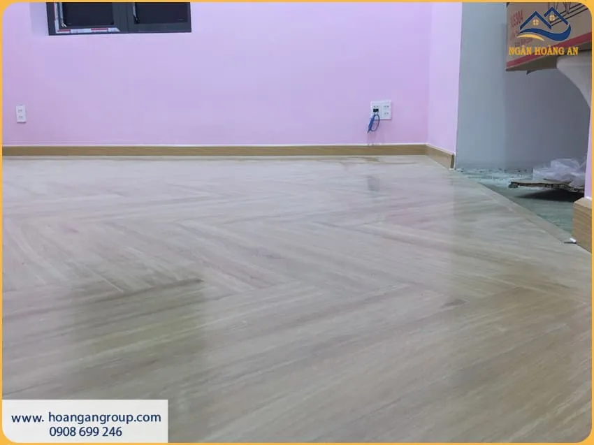 Phòng Ngủ Lót Sàn Gỗ Xương Cá Ấm Cúng