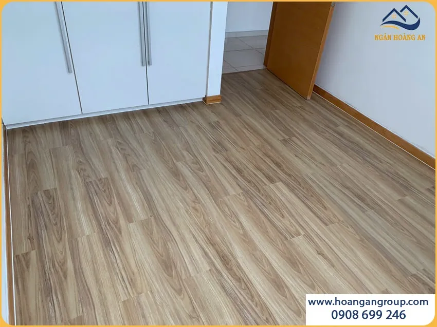 Phòng Ngủ Lót Sàn Nhựa Dán Keo Sang Trọng