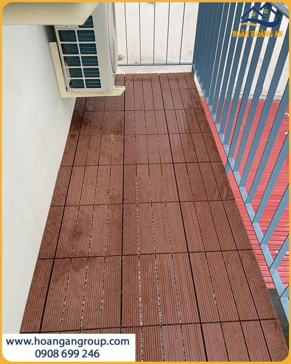 Sàn Ban Công Bền Bỉ Với Vỉ Gỗ Nhựa Kosmos