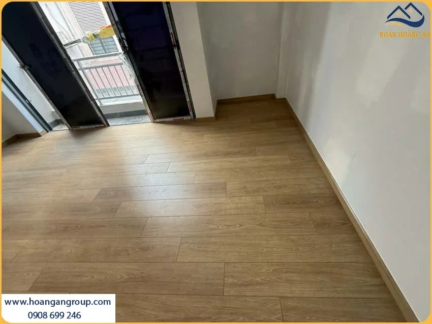 Căn Hộ Thi Công Lót Sàn Gỗ Công Nghiệp CamSan Giá Thành Hợp Lý