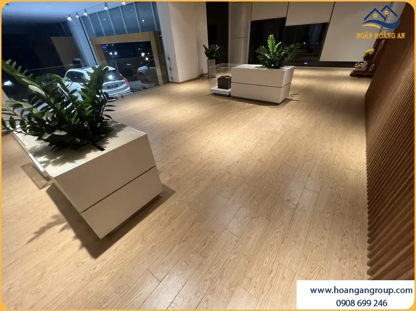 Chọn Sàn Gỗ Công Nghiệp Cho Khu Trưng Bày Sản Phẩm