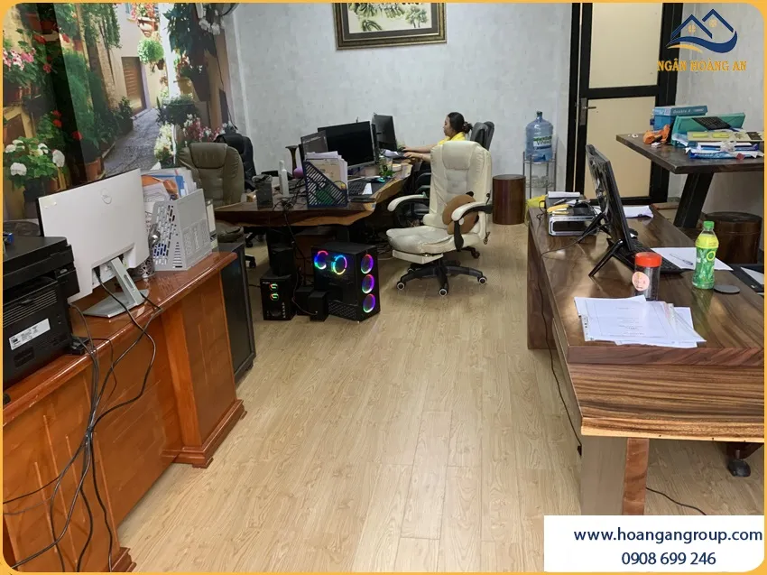 Mẫu Sàn Gỗ Công Nghiệp Dễ Vệ Sinh Cho Không Gian Văn Phòng