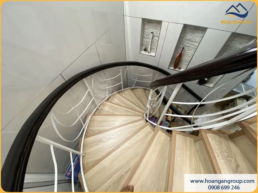 Sàn Gỗ Công Nghiệp Kosmos S293 Ốp Cầu Thang Hiện Đại Sàn Gỗ Công Nghiệp Kosmos S293 Ốp Cầu Thang Hiện Đại