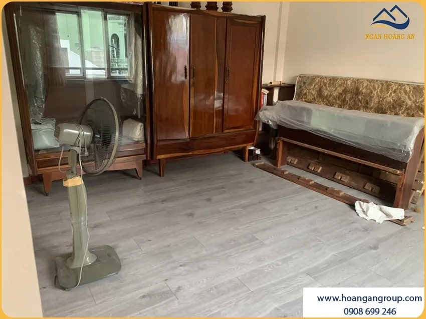 Không Gian Tiếp Khách Tinh Tế Với Sàn Gỗ Công Nghiệp Không Gian Tiếp Khách Tinh Tế Với Sàn Gỗ Công Nghiệp